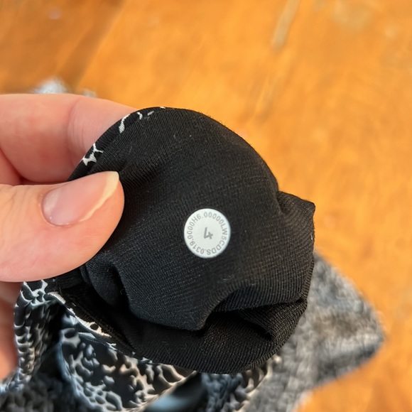 Lululemon leggings - like new - Picture 3 of 5